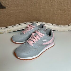 Fila Forerunner Women’s Gray and Pink Sneakers Size 8
Comfort